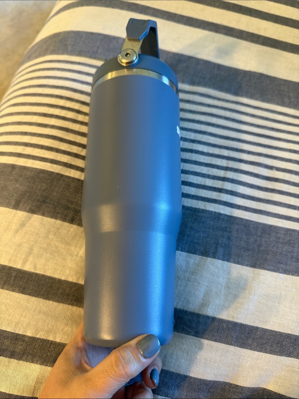 30 oz Stanley Blue Insulated Travel Bottle with Handle - Picture 4 of 6